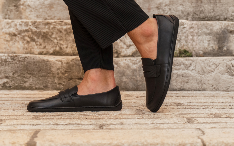 Men's minimalist moccasins: Natural comfort