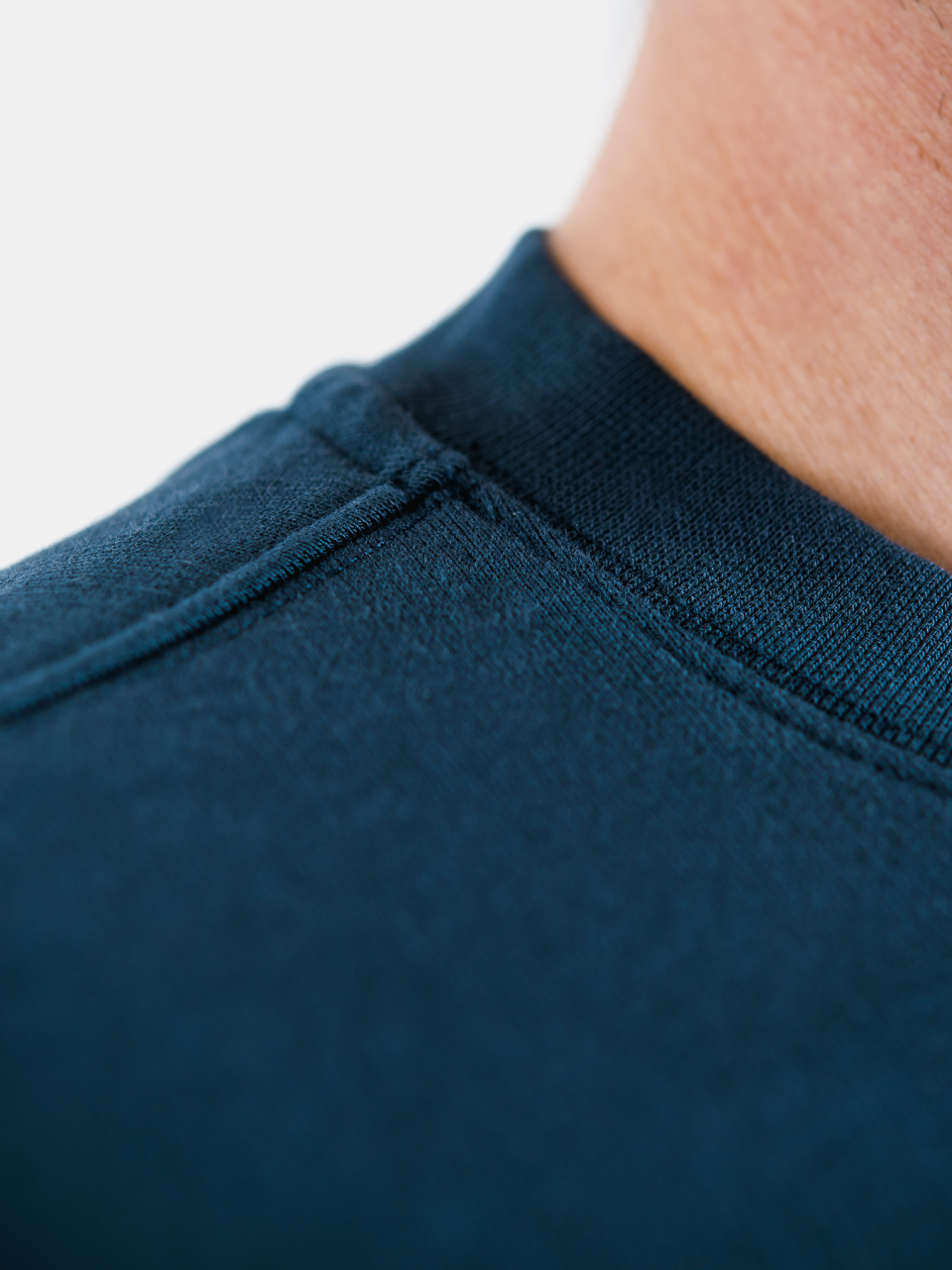 Férfi pulóver kapucni nélkül Be Lenka Essentials - Dark Blue