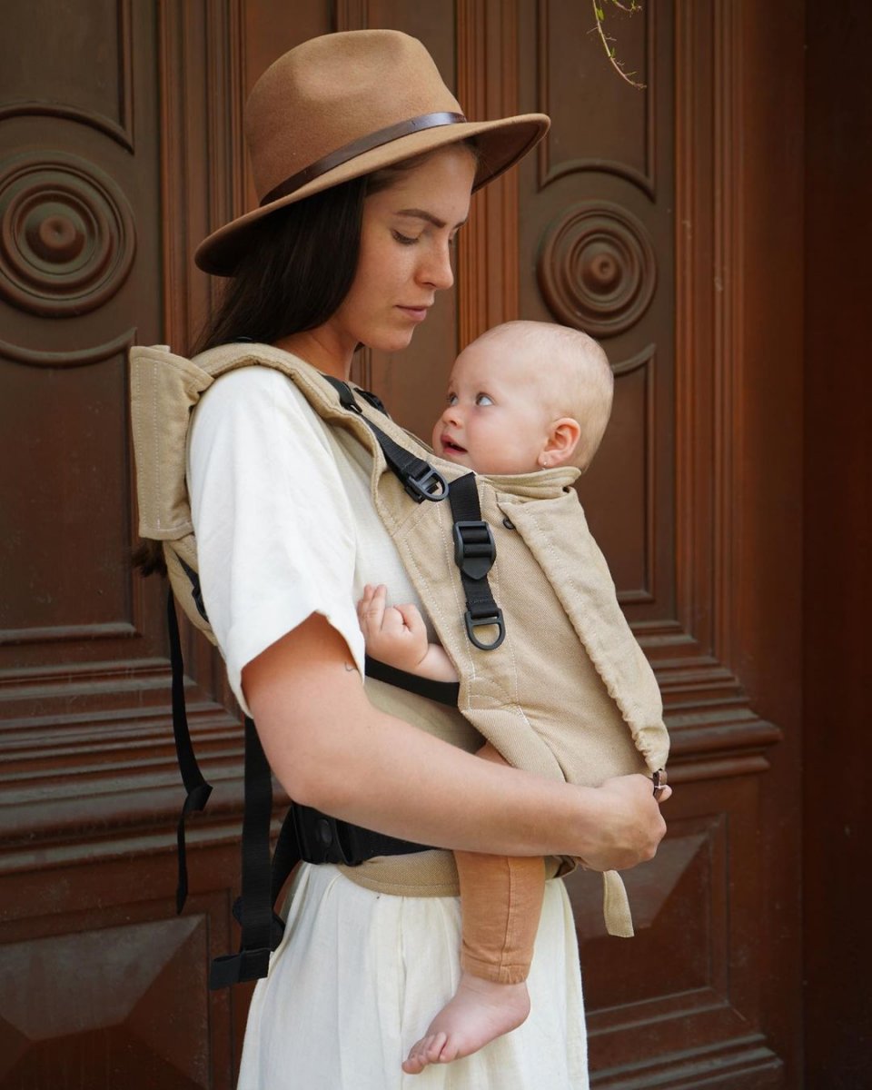 👶We get many queries about outward-facing babywearing. Such a way of carrying could be detrimental to a baby's health. 

✅You should only carry babies facing you or in a back carry position in Be Lenka baby carriers as it ensures ergonomic and optimal positioning of the spine, legs and back, which are crucial for the baby's healthy growth and development. 

📷 @barbora.zavodnik
.
.
.
.
#babywearing #love #babycarriers #belenka #tips #health
