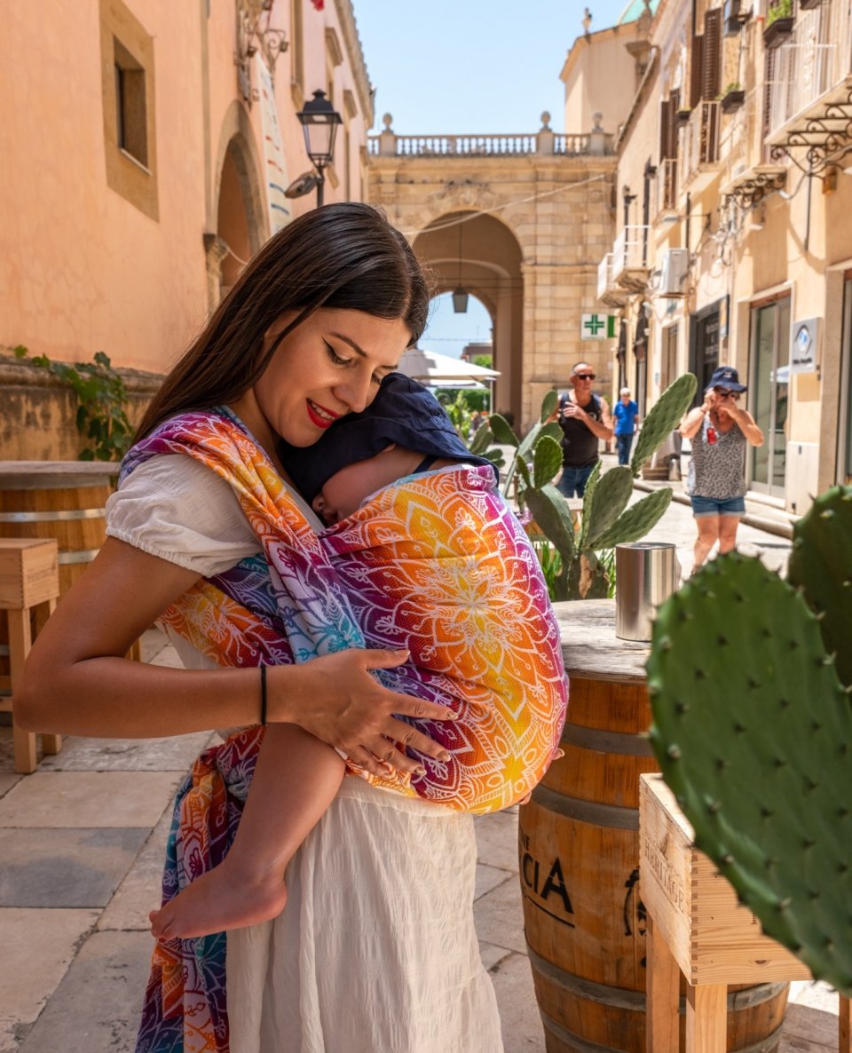😴 Putting your little one to sleep can sometimes be a big challenge. Many parents find the ergonomic carrier Be Lenka or a baby wrap helpful.

🌙 In the carrier, the baby experiences a sense of closeness, security, and comfort, which helps them relax and sleep better.

🌙 Carrying allows the baby to feel their parent's warmth, hear their voice and breathing. This sensation resembles the womb environment and evokes a peaceful atmosphere.

🌙 Sleeping in a wrap or carrier also strengthens the bond between parent and child.

👶 Share your experiences with baby sleep in the comments.

📷 @kikicristinaa
.
.
.
.
.
#babycarrier #babywearing #momlife