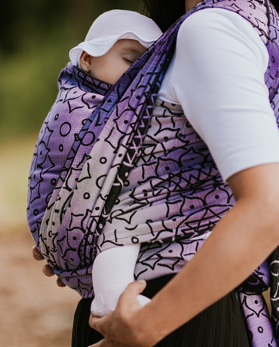 👶❤️ Wearing your baby is more than just practical – it’s deeply human.

When we carry our babies in wraps or carriers, we reconnect with centuries of parenting wisdom. While parenting has evolved, the instinct to keep our little ones close remains timeless.

The 20th century marked a turning point – the Century of the Child – when children became the heart of the family, not just its future.

Let’s embrace that closeness. Let’s carry with love.

.
.
.
.
.

#babycarrier #babywearing #momlife #baby