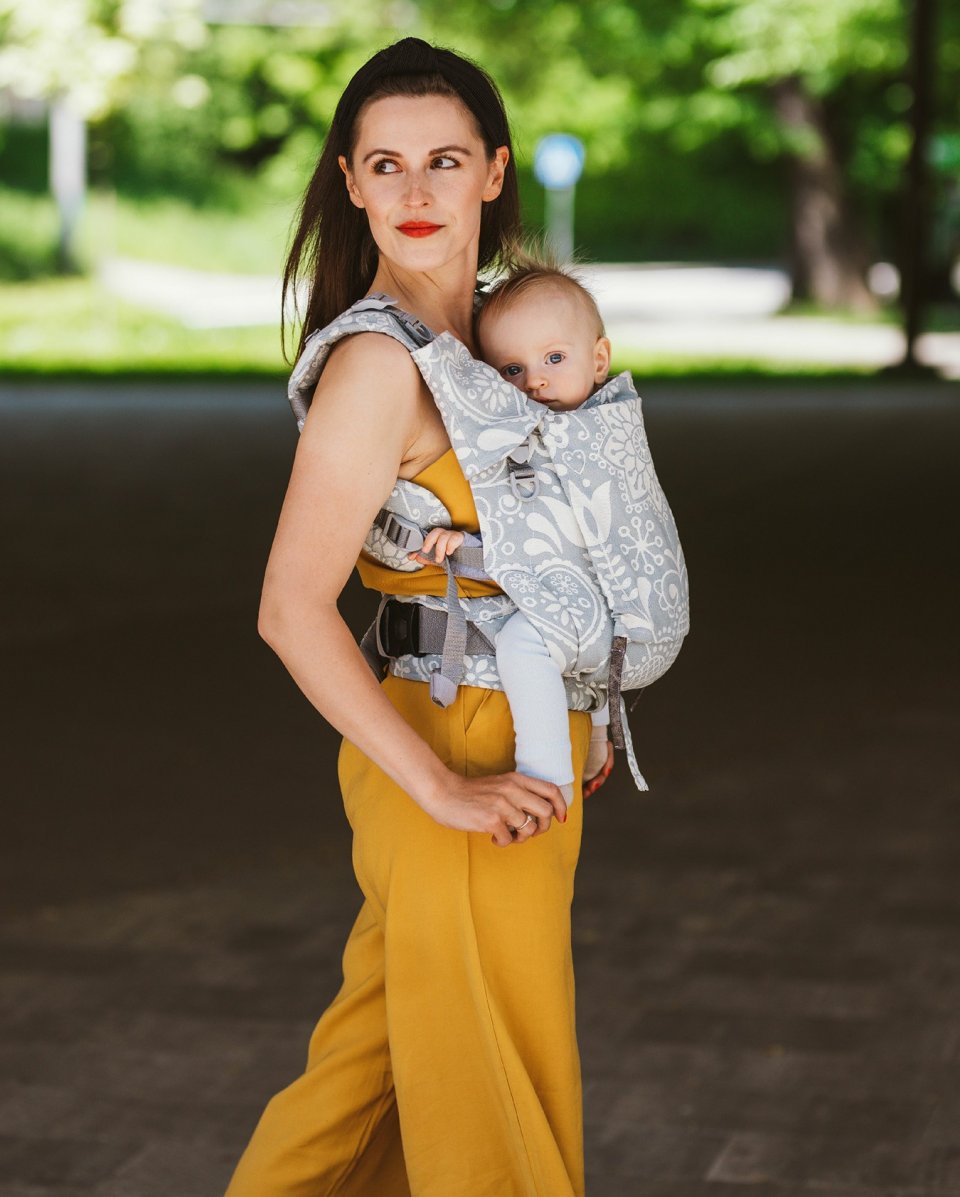 Whether it's a cuddle-filled stroll or a hands-free day at home, 4ever Neo has your back – and your baby’s. 💛
.
.
.
.
.

#babycarrier #babywearing #momlife #baby