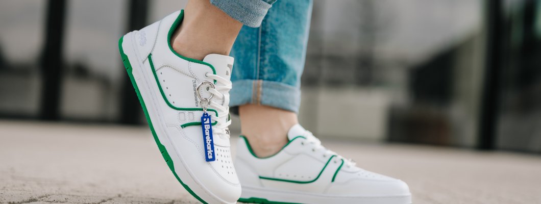 Barebarics Sneakers vs. Conventional Shoes: Which Are Better for Foot Health?