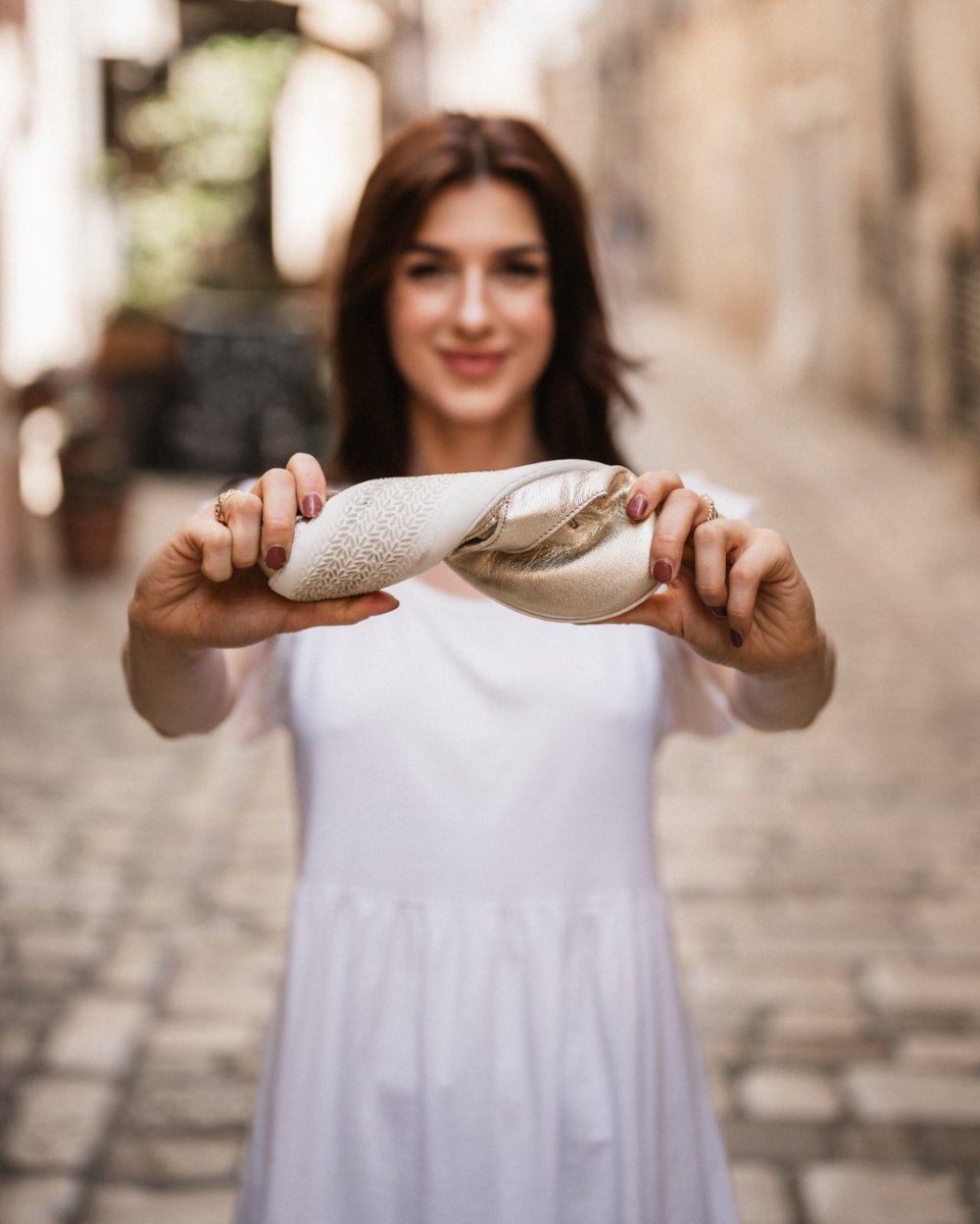 ✨ Flexibility your feet will love!
Our Bellissima 2.0 adapts to your every move – soft, lightweight, and designed for ultimate comfort. 🩰

💛 Whether you're strolling through the city or dancing in a summer dress, your feet stay in their natural position.

👣 Truly barefoot. Truly comfortable.

#BeLenkaBarefoot #FlexibleFootwear #BarefootStyle #Stylish