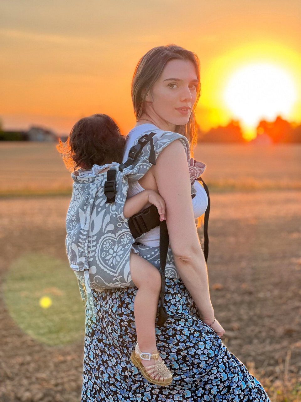 Meet Be Lenka Mini – your baby’s first best friend. 💛
An ergonomic and innovative baby carrier that grows with your little one.
Easily adjustable to fit your baby’s changing body, it’s perfect from 3 kg onwards.
Comfort for both you and your baby — every step of the way. 👶

#babywrap #babycarrier #babywearing #momlife #belenkababywearing #belenka