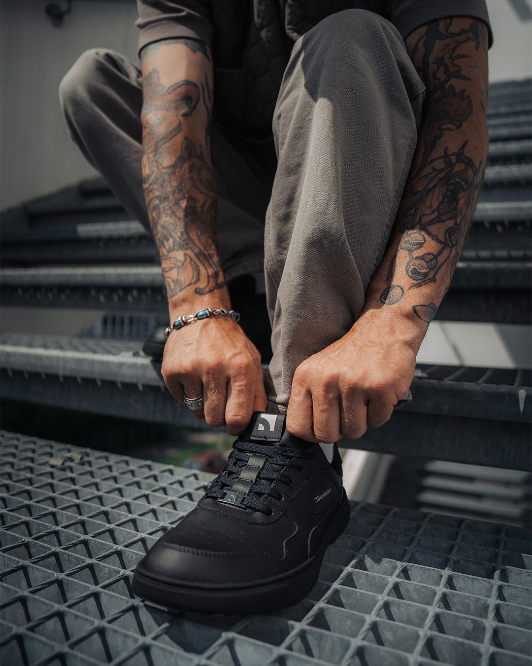 When the city speeds up, laces