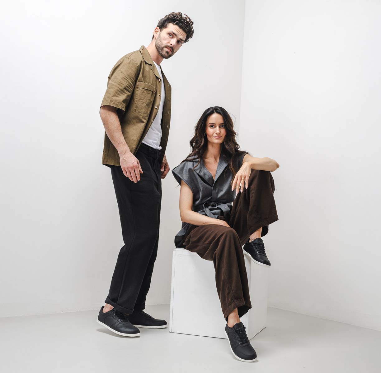 Be Lenka Echo - Black & White, barefoot tenisky, lifestyle záber s modelmi