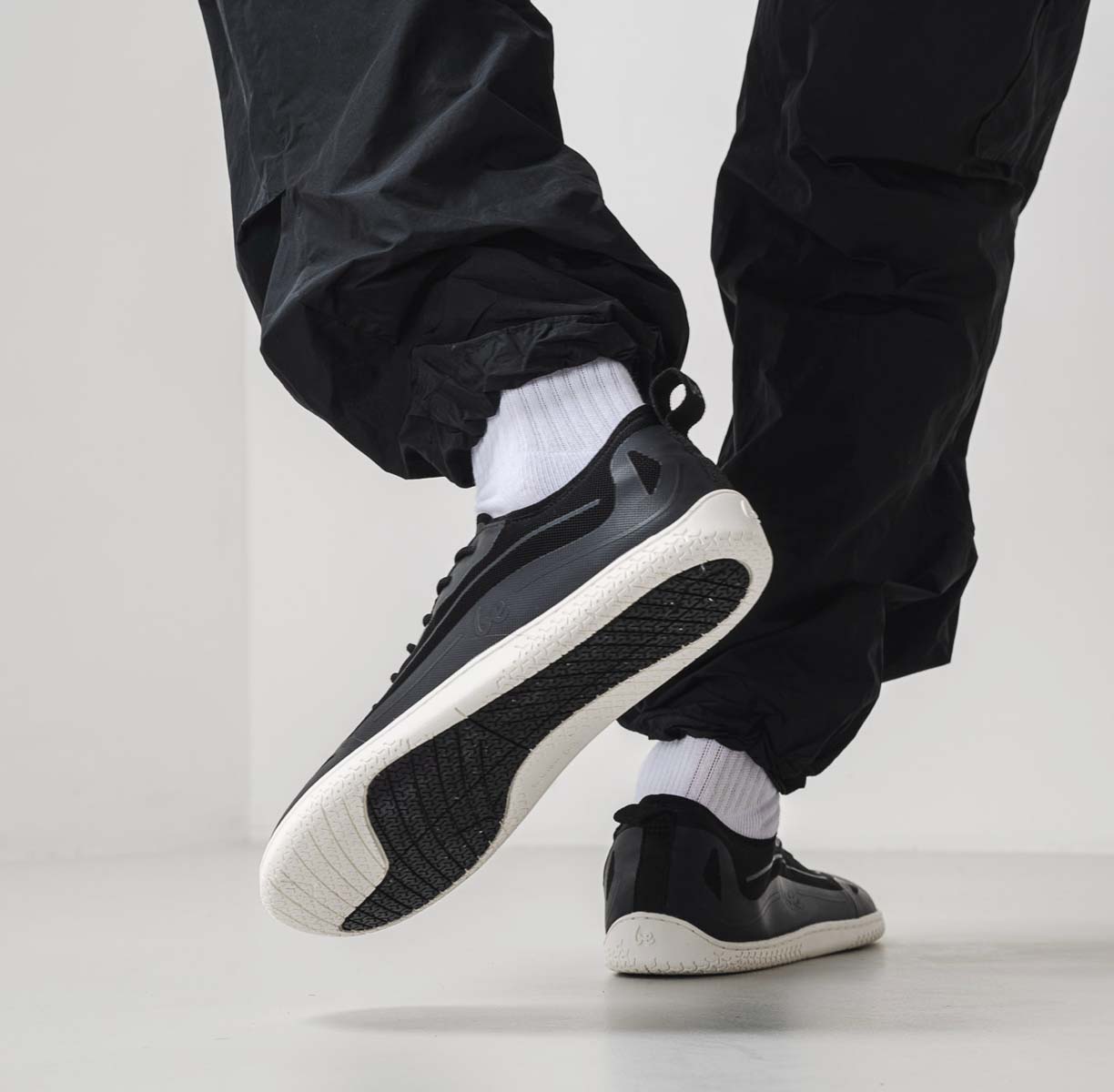 Be Lenka Velocity - Black, barefoot sneakers, detailed view of the outsole