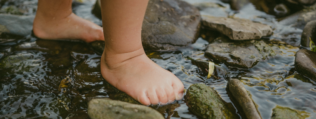 How to Choose the Right Size of Kids’ Barefoot Shoes