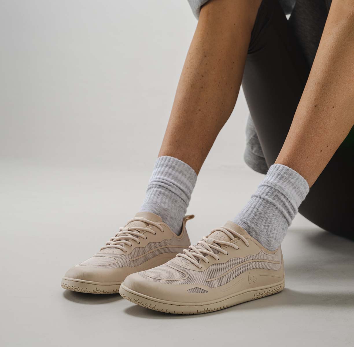 Be Lenka Velocity - Beige, baskets barefoot, vue détaillée portée aux pieds