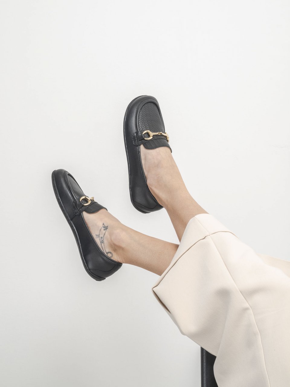 Barefoot Moccasins Be Lenka Divella - Black & Gold