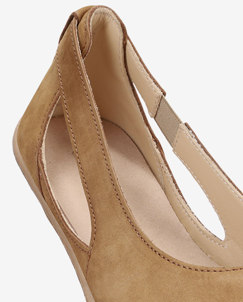 Be Lenka Bellissima 3.0 - toffee braun, Barfuß-Ballerinas, Riemchendetail aus dem Winkel