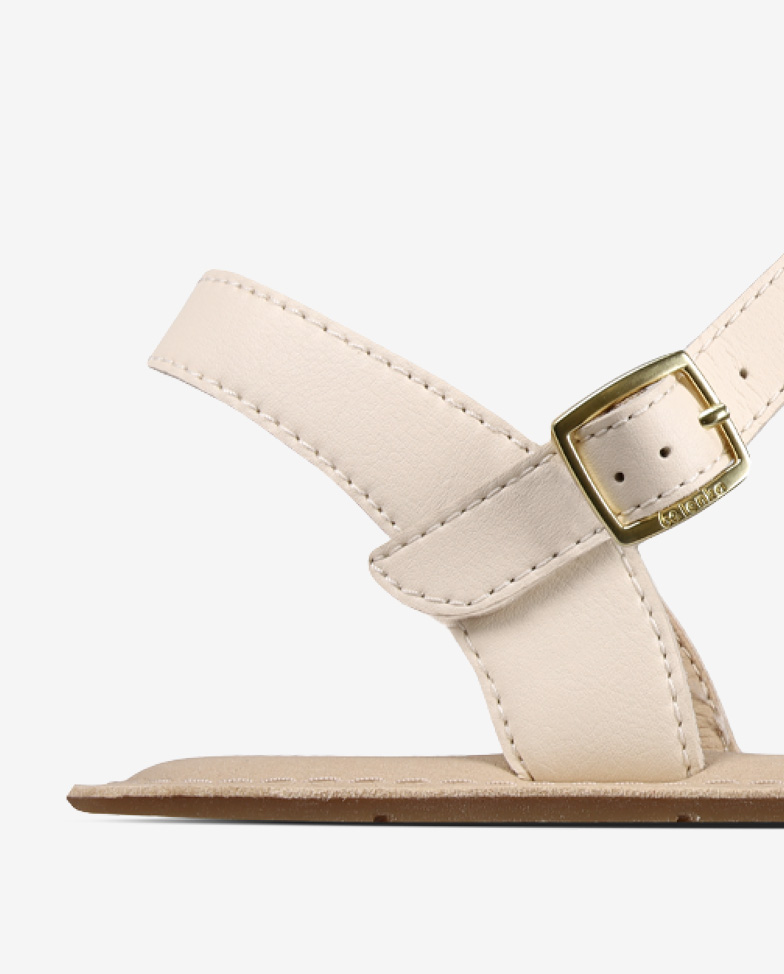 Be Lenka Grace 2.0 - marfil, sandalias barefoot, detalle de la hebilla