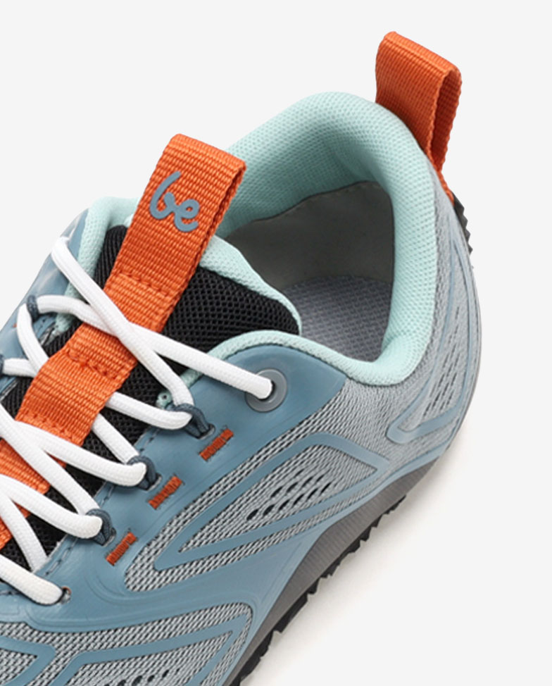 Be Lenka Trailtech - sivo-modré, barefoot topánky, detail na šnurovanie z uhla