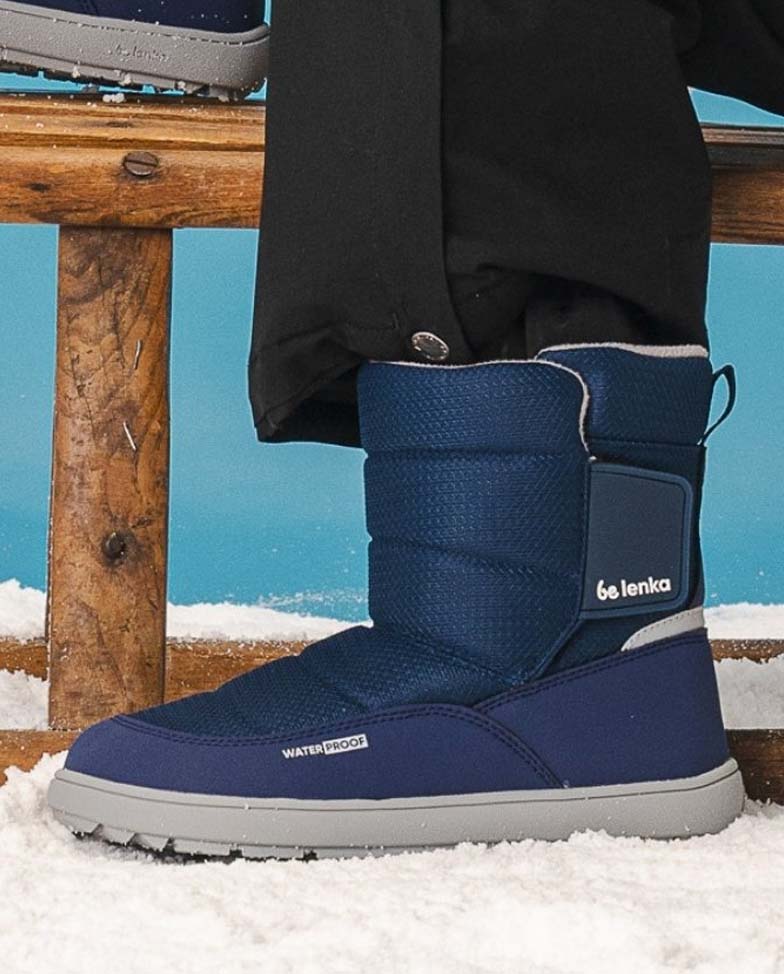 Be Lenka Ailo Kids - Dark Blue, bottes de neige barefoot pour enfants, photo lifestyle
