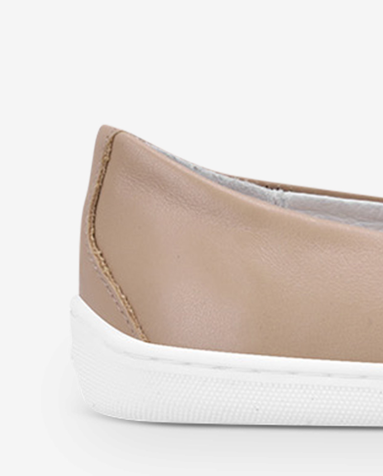 Be Lenka Buena - Latte Brown, barefoot moccasins, heel detail