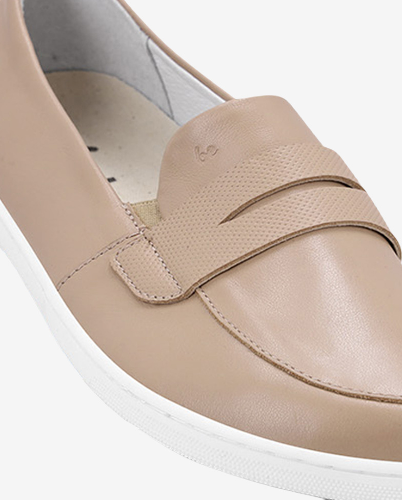 Be Lenka Buena - Latte Brown, barefoot moccasins, front strap detail
